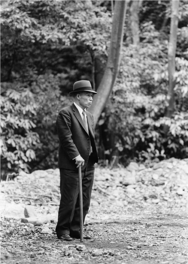 Sawai sensei watching his Taikiken students in Meiji Jingu.